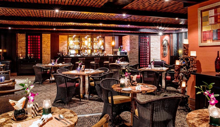 crowne-plaza-deira-tiki-bar